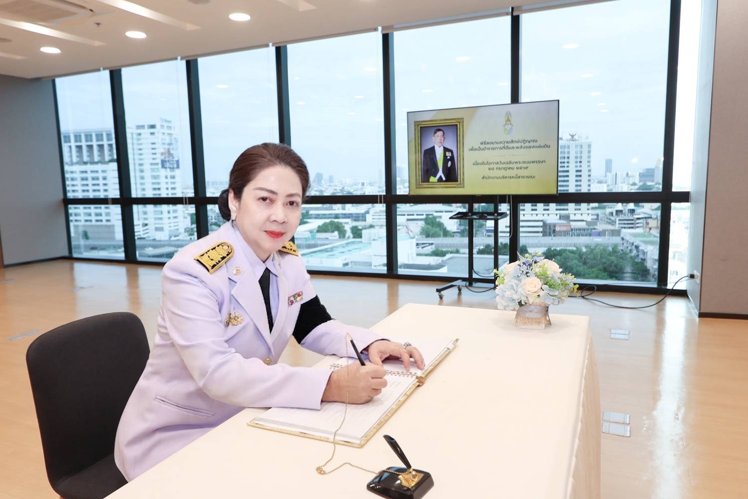 พิธีลงนามถวายพระพรชัยมงคลพระบาทสมเด็จพระเจ้าอยู่หัวและถวายสัตย์ปฏิญาณเพื่อเป็นข้าราชการที่ดีและพลังของแผ่นดิน เนื่องในโอกาสวันเฉลิมพระชนมพรรษา28 กรกฎาคม 2569