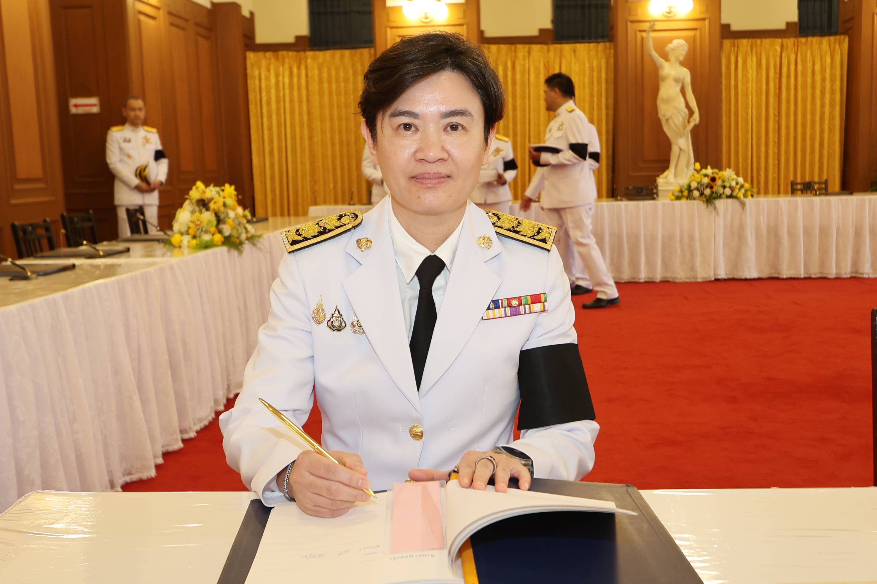 สำนักงานบริหารหนี้สาธารณะทูลเกล้าฯ ถวายแจกันดอกไม้หน้าพระบรมฉายาลักษณ์พระบาทสมเด็จพระเจ้าอยู่หัว เนื่องในโอกาสวันเฉลิมพระชนมพรรษา 28 กรกฎาคม 2569  ณ ศาลาสหทัยสมาคม ในพระบรมมหาราชวัง