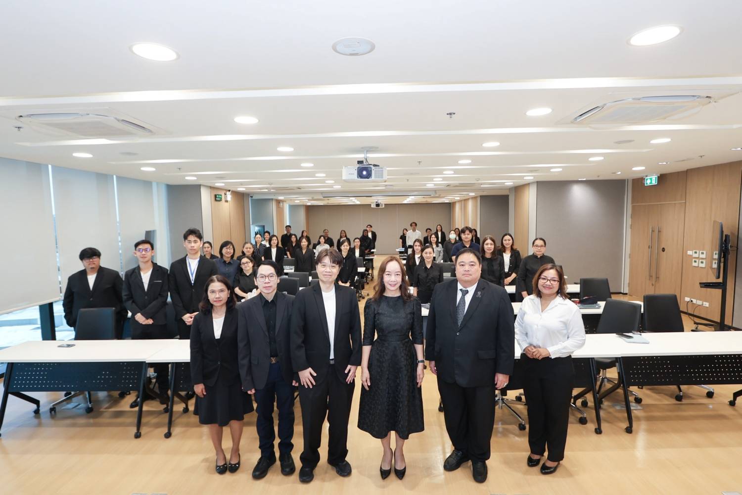 โครงการฝึกอบรมเชิงปฏิบัติการ “แนวทางการติดตามและประเมินผลโครงการโดยใช้การวิเคราะห์ห่วงโซ่ผลสัมฤทธิ์ (Results Chain) การประเมินผลตอบแทนทางสังคม (Social Return on Investment: SROI) และการประเมินผลโครงการตามแนวคิด Environmental Social and Governance สู่เป้าหมาย Sustainable Development Goals ที่ยั่งยืน”