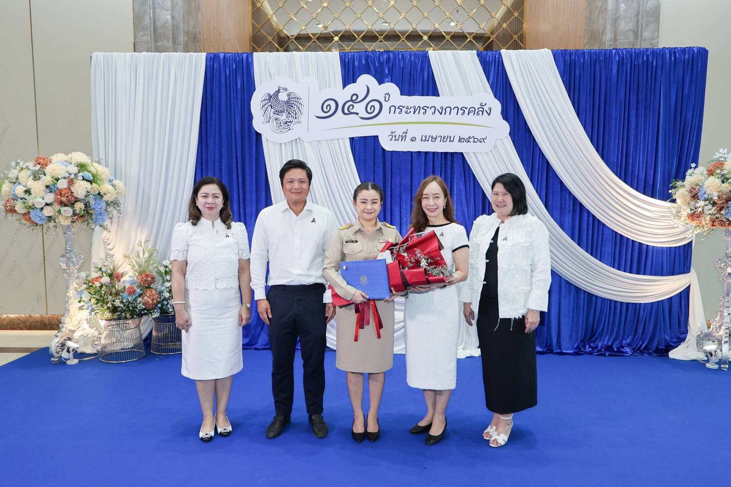 สบน. ร่วมแสดงความยินดีเนื่องในโอกาสงานวันคล้ายวันสถาปนากระทรวงการคลัง ครบรอบ 151 ปี พิธีมอบรางวัลข้าราชการพลเรือนดีเด่น และรางวัลผู้ประพฤติปฏิบัติตนชอบด้วยความซื่อสัตย์สุจริต "รางวัลเกียรติวายุภักษ์" ประจำปีงบประมาณ พ.ศ. 2569