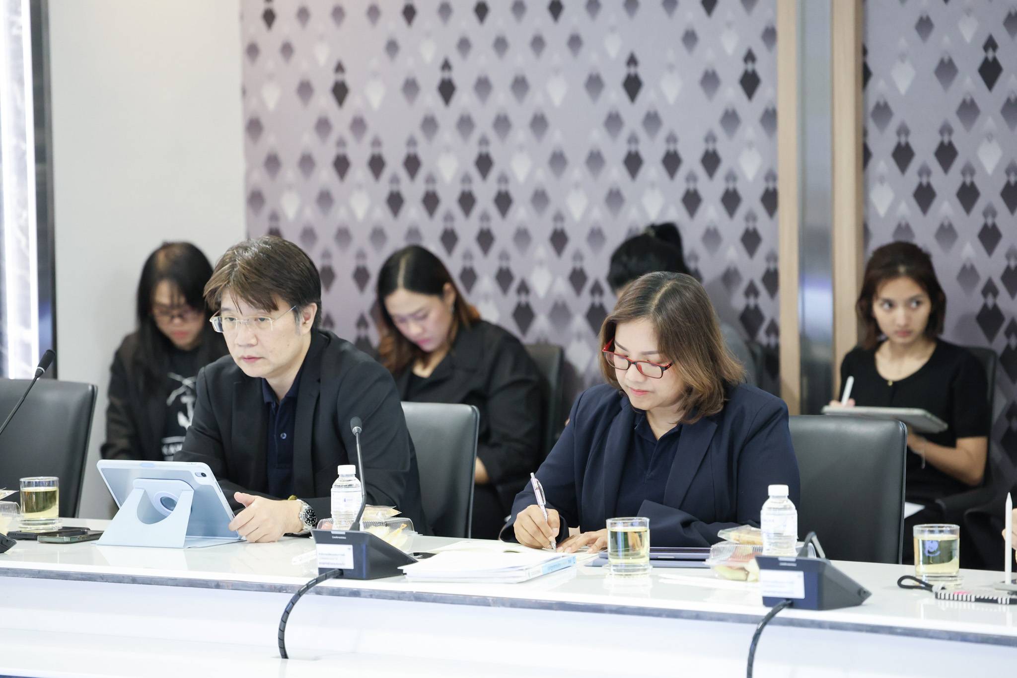 การประชุมคณะกรรมการกลั่นกรองการใช้จ่ายเงินกู้ภายใต้พระราชกำหนดให้อำนาจกระทรวงการคลังกู้เงินเพื่อแก้ไขปัญหาผลกระทบจากสถานการณ์วิกฤตด้านพลังงานและสร้างการเปลี่ยนผ่านด้านพลังงานของประเทศ พ.ศ. 2569 ครั้งที่ 3/2569