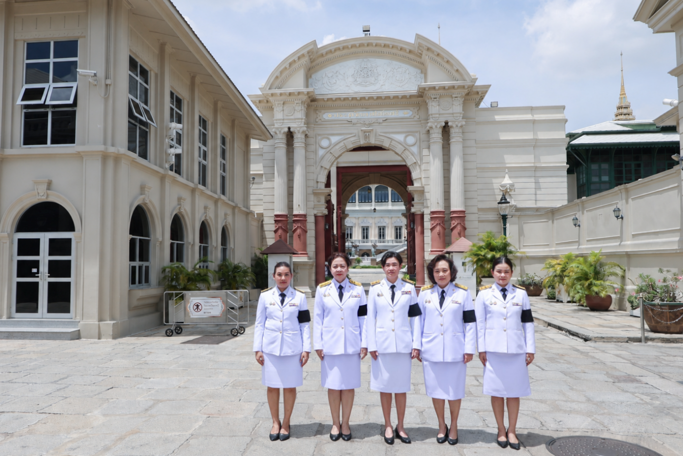 สำนักงานบริหารหนี้สาธารณะร่วมพิธีถวายสักการะเบื้องหน้าพระรูปและลงนามถวายความอาลัยแด่สมเด็จพระเจ้าลูกเธอ เจ้าฟ้าพัชรกิติยาภา นเรนทิราเทพยวดี กรมหลวงราชสาริณีสิริพัชร มหาวัชรราชธิดา