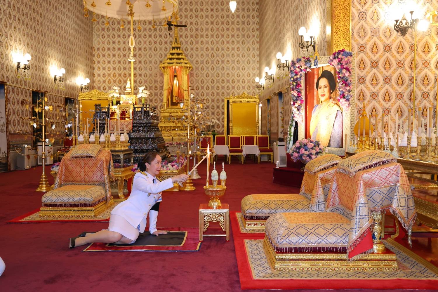 สำนักงานบริหารหนี้สาธารณะ เป็นเจ้าภาพพระพิธีธรรมสวดพระอภิธรรมพระบรมศพสมเด็จพระนางเจ้าสิริกิติ์ พระบรมราชินีนาถ พระบรมราชชนนีพันปีหลวง