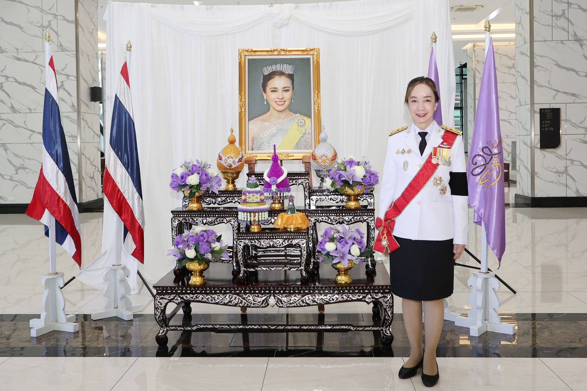 ผู้อำนวยการสำนักงานบริหารหนี้สาธารณะร่วมงานสโมสรสันนิบาตเฉลิมพระเกียรติ เนื่องในโอกาสพระราชพิธีมหามงคลเฉลิมพระชนมพรรษา 4 รอบ สมเด็จพระนางเจ้าฯ พระบรมราชินี