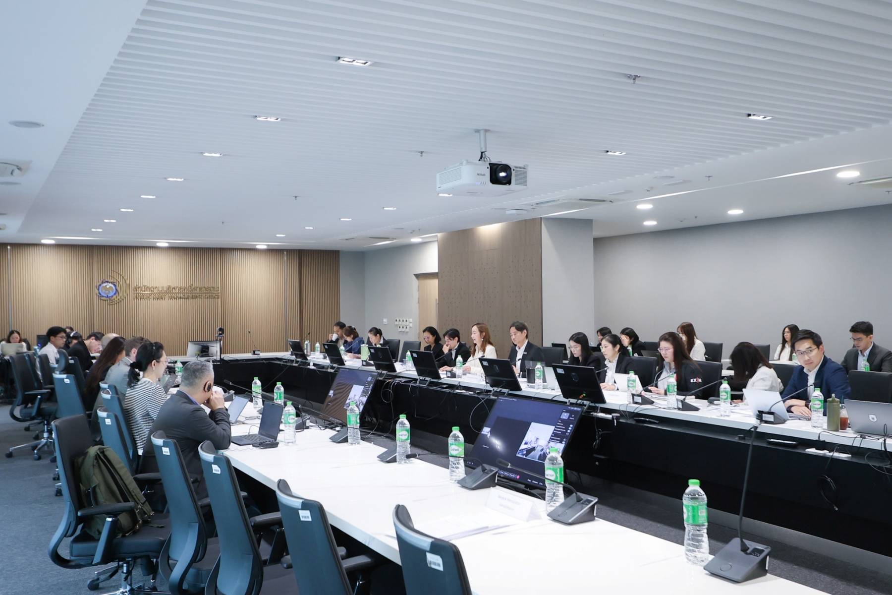 การประชุมเจรจาเงินกู้โครงการเมืองคาร์บอนต่ำและการพัฒนาตลาดคาร์บอน ระหว่างคณะผู้แทนฝ่ายไทยกับคณะผู้แทนธนาคารโลก (The World Bank)
