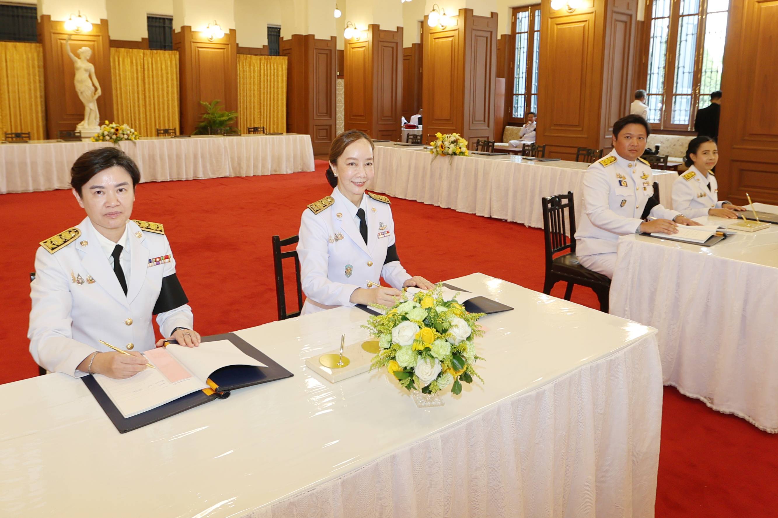 สำนักงานบริหารหนี้สาธารณะทูลเกล้าฯ ถวายแจกันดอกไม้หน้าพระบรมฉายาลักษณ์พระบาทสมเด็จพระเจ้าอยู่หัว เนื่องในโอกาสวันเฉลิมพระชนมพรรษา 28 กรกฎาคม 2569  ณ ศาลาสหทัยสมาคม ในพระบรมมหาราชวัง