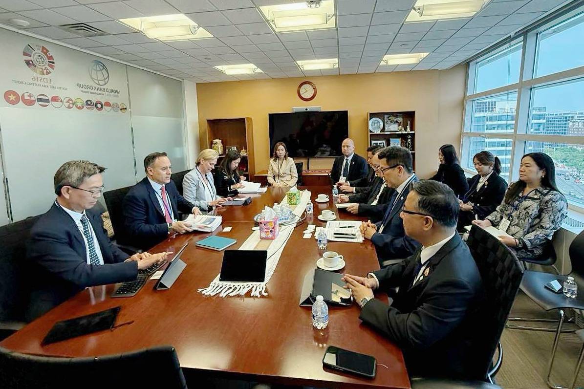 ดร. เอกนิติหารือสามสถาบันจัดอันดับความน่าเชื่อถือระหว่าง การประชุม IMF-WB Spring Meetings