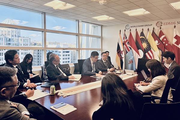 ดร. เอกนิติหารือสามสถาบันจัดอันดับความน่าเชื่อถือระหว่าง การประชุม IMF-WB Spring Meetings