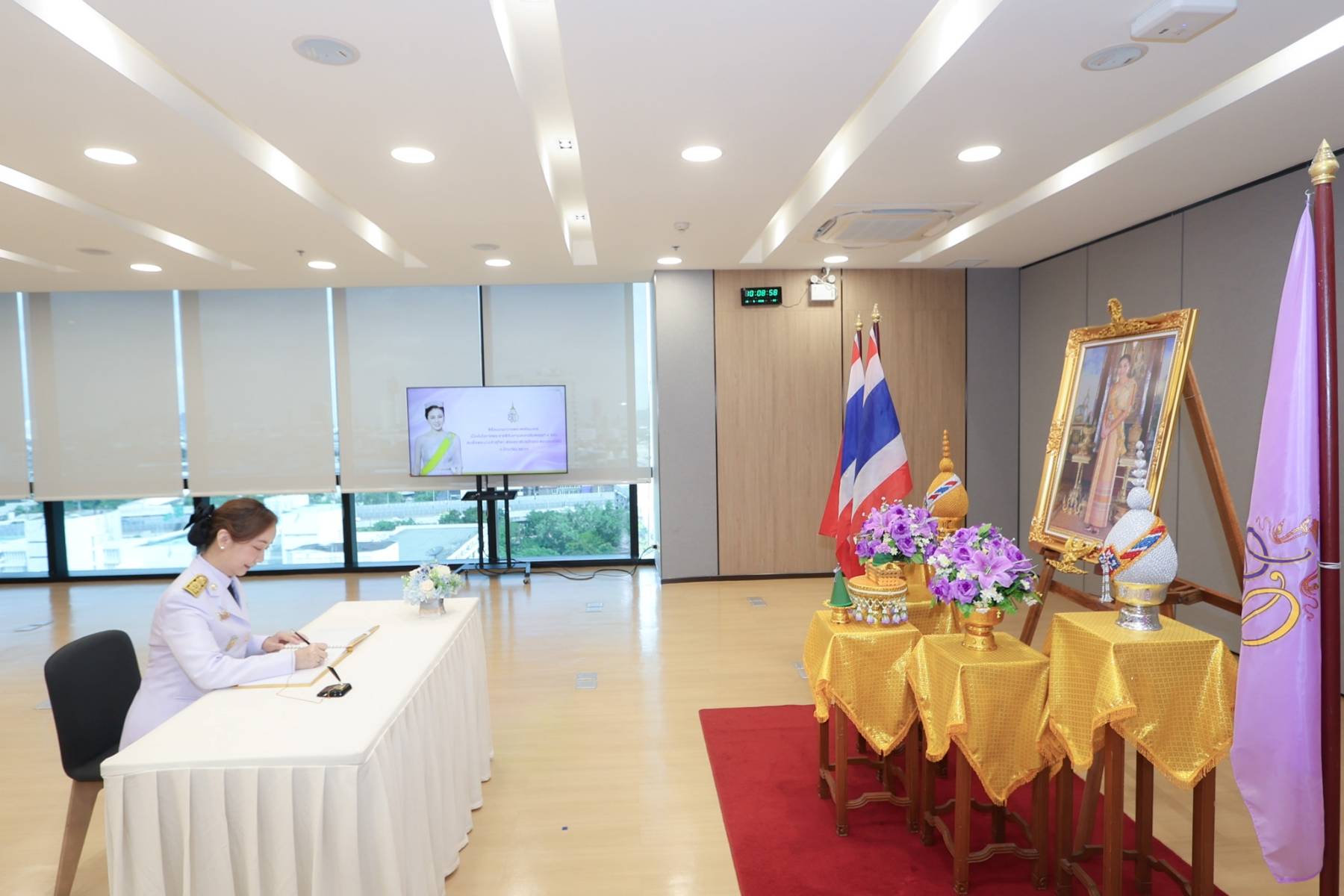 สำนักงานบริหารหนี้สาธารณะจัดพิธีลงนามถวายพระพรชัยมงคล เนื่องในโอกาสพระราชพิธีมหามงคลเฉลิมพรรษา 4 รอบ สมเด็จพระนางเจ้าสุทิดา พัชรสุธาพิมลลักษณ พระบรมราชินี 3 มิถุนายน 2568