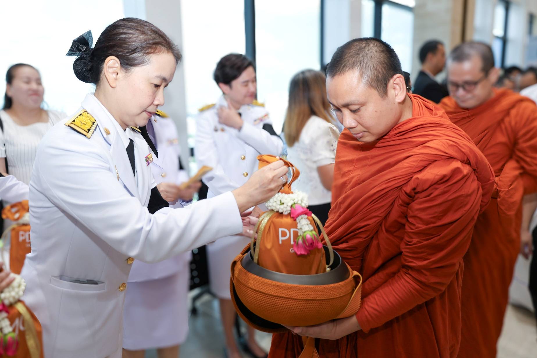 สบน. ร่วมพิธีเจริญพระพุทธมนต์และทำบุญตักบาตร ถวายเป็นพระกุศลแด่สมเด็จพระอริยวงศาคตญาณ สมเด็จพระสังฆราช สกลมหาสังฆปริณายก เนื่องในโอกาสฉลองพระชนมายุ 99 พรรษา