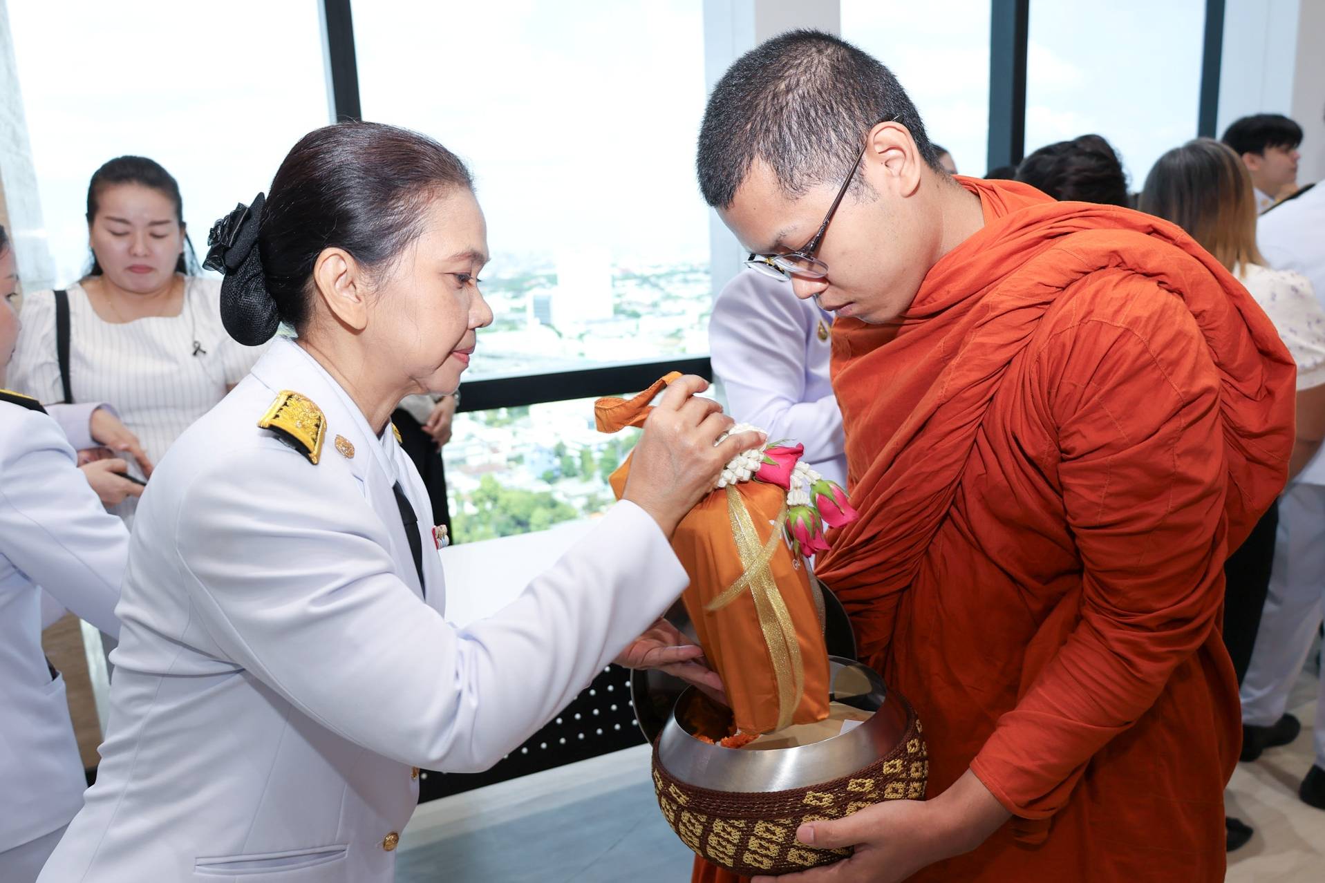 สบน. ร่วมพิธีเจริญพระพุทธมนต์และทำบุญตักบาตร ถวายเป็นพระกุศลแด่สมเด็จพระอริยวงศาคตญาณ สมเด็จพระสังฆราช สกลมหาสังฆปริณายก เนื่องในโอกาสฉลองพระชนมายุ 99 พรรษา