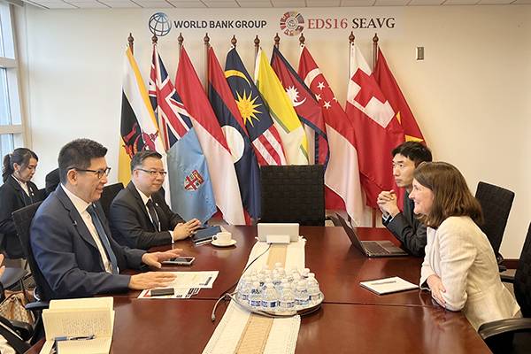 ดร. เอกนิติหารือสามสถาบันจัดอันดับความน่าเชื่อถือระหว่าง การประชุม IMF-WB Spring Meetings