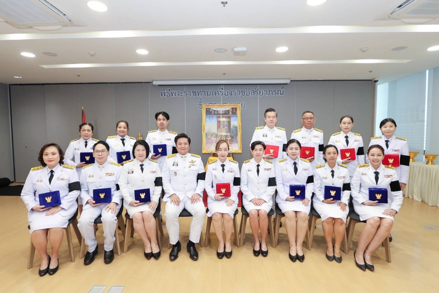 สำนักงานบริหารหนี้สาธารณะจัดพิธีรับพระราชทานเครื่องราชอิสริยาภรณ์ ชั้นสายสะพายประจำปี 2567 และประจำปี 2568