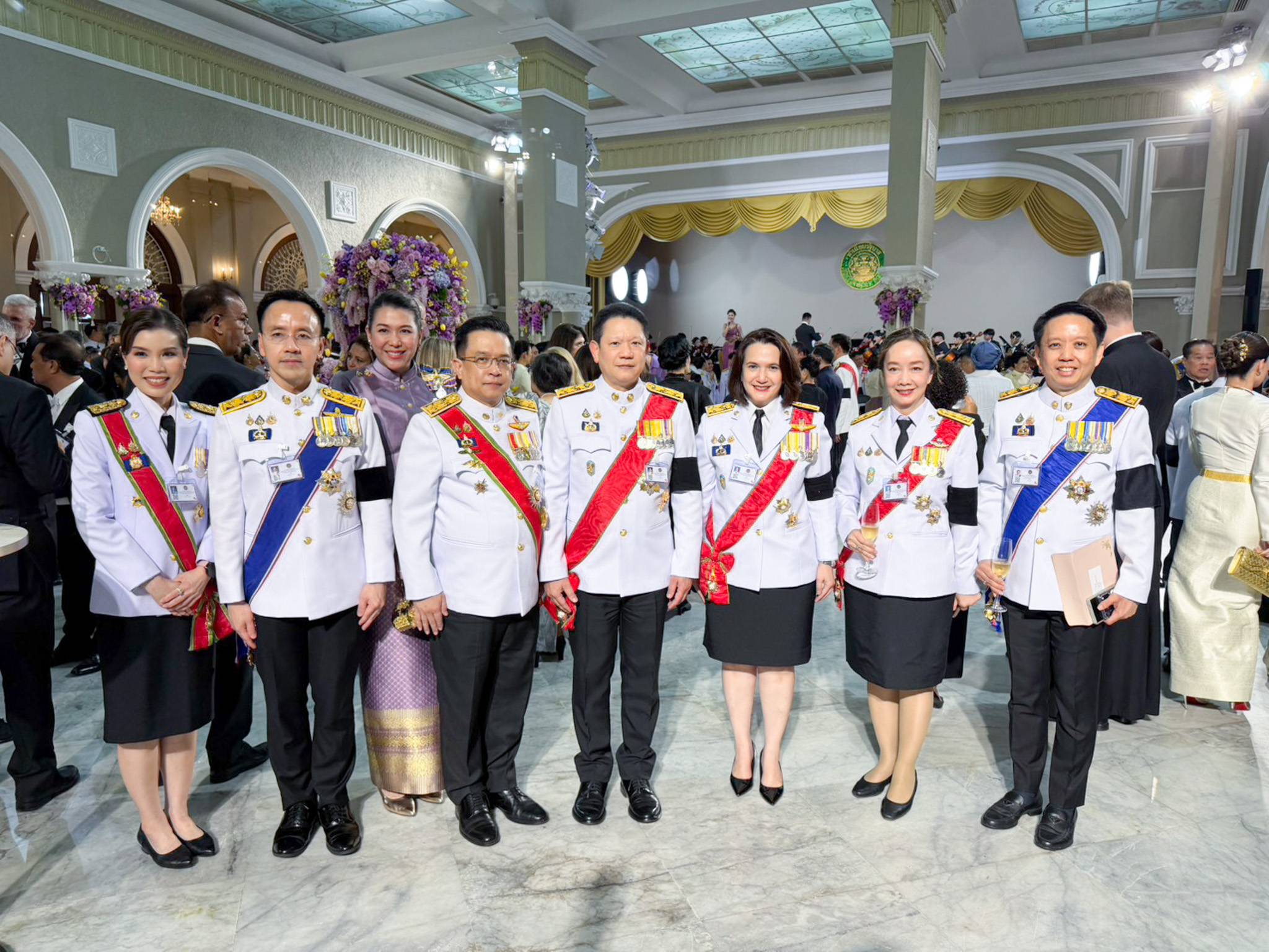 ผู้อำนวยการสำนักงานบริหารหนี้สาธารณะร่วมงานสโมสรสันนิบาตเฉลิมพระเกียรติ เนื่องในโอกาสพระราชพิธีมหามงคลเฉลิมพระชนมพรรษา 4 รอบ สมเด็จพระนางเจ้าฯ พระบรมราชินี