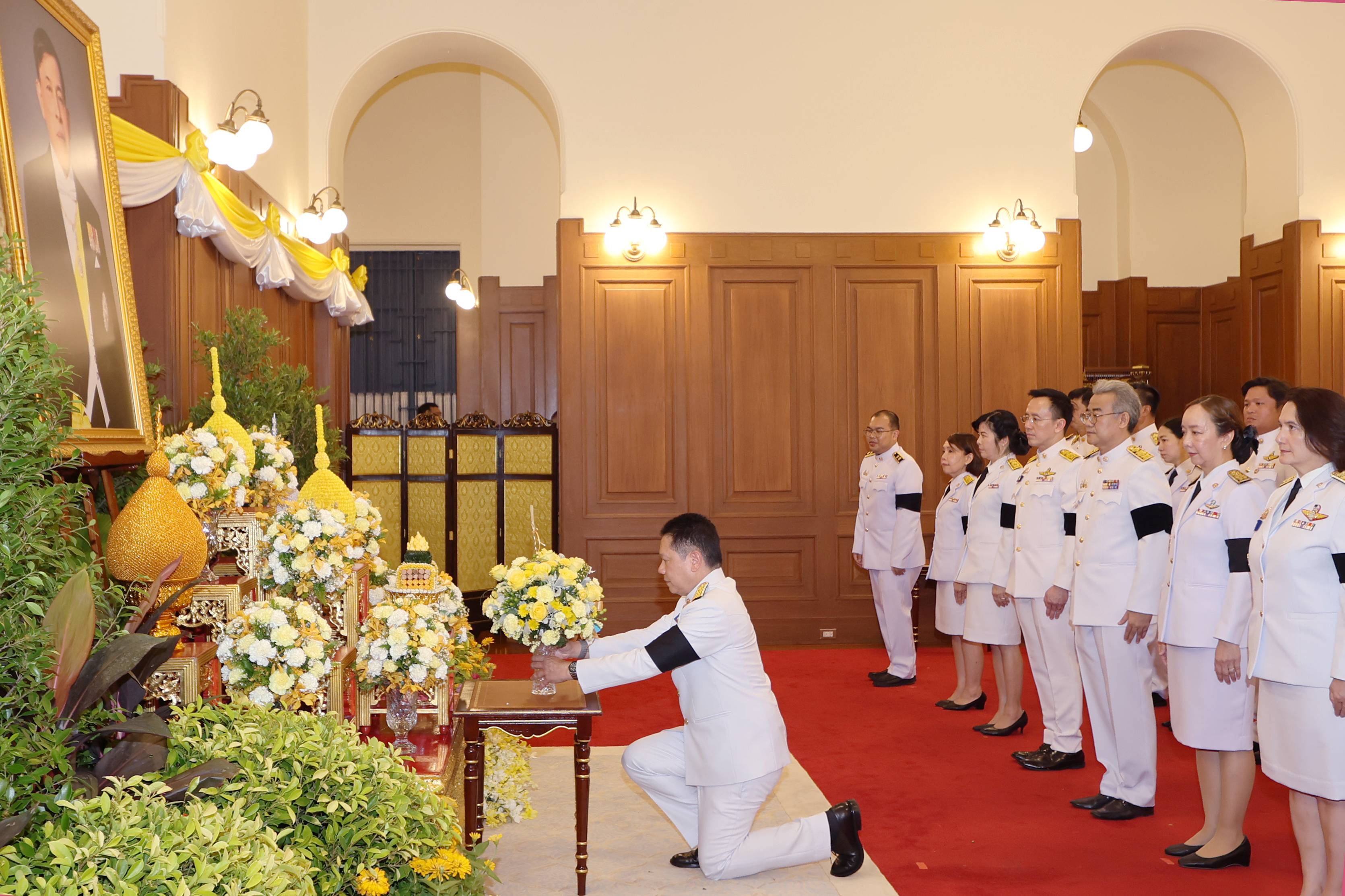 สำนักงานบริหารหนี้สาธารณะทูลเกล้าฯ ถวายแจกันดอกไม้หน้าพระบรมฉายาลักษณ์พระบาทสมเด็จพระเจ้าอยู่หัว เนื่องในโอกาสวันเฉลิมพระชนมพรรษา 28 กรกฎาคม 2569  ณ ศาลาสหทัยสมาคม ในพระบรมมหาราชวัง