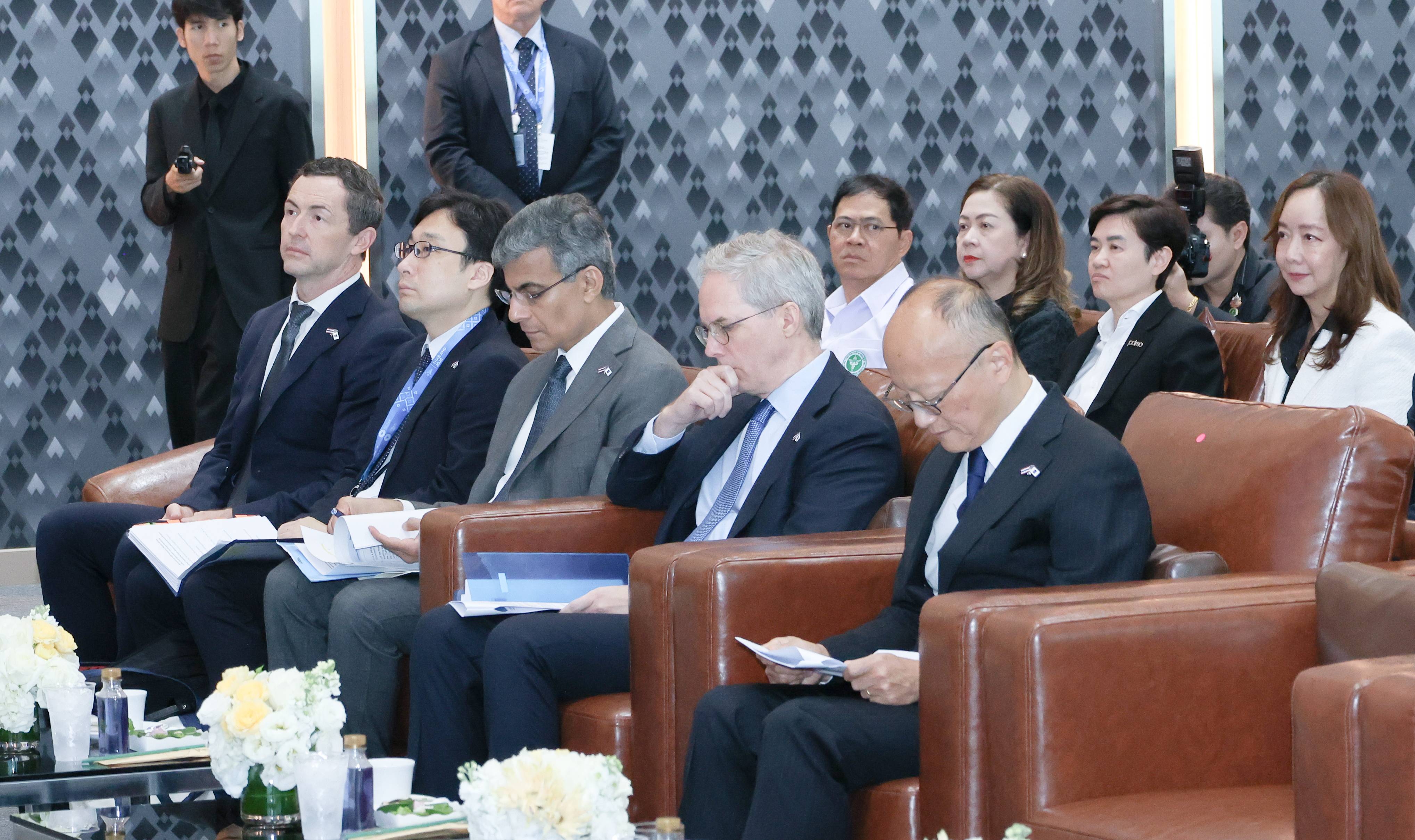 การประชุมหารือทวิภาคีระหว่างรัฐมนตรีว่าการกระทรวงการคลัง และประธานธนาคารพัฒนาเอเชีย (Asian Development Bank: ADB) และพิธีแลกเปลี่ยนสัญญาเงินกู้โครงการรายจ่ายลงทุนเพื่อใช้จ่ายเงินกู้เพื่อพัฒนาเศรษฐกิจและสังคม (โครงการพัฒนาระบบบริการสาธารณสุข สำนักงานปลัดกระทรวงสาธารณสุข กระทรวงสาธารณสุข) (Exchange of the Loan Agreement  for the Thailand Climate-Smart Health Services System Enhancement Project)