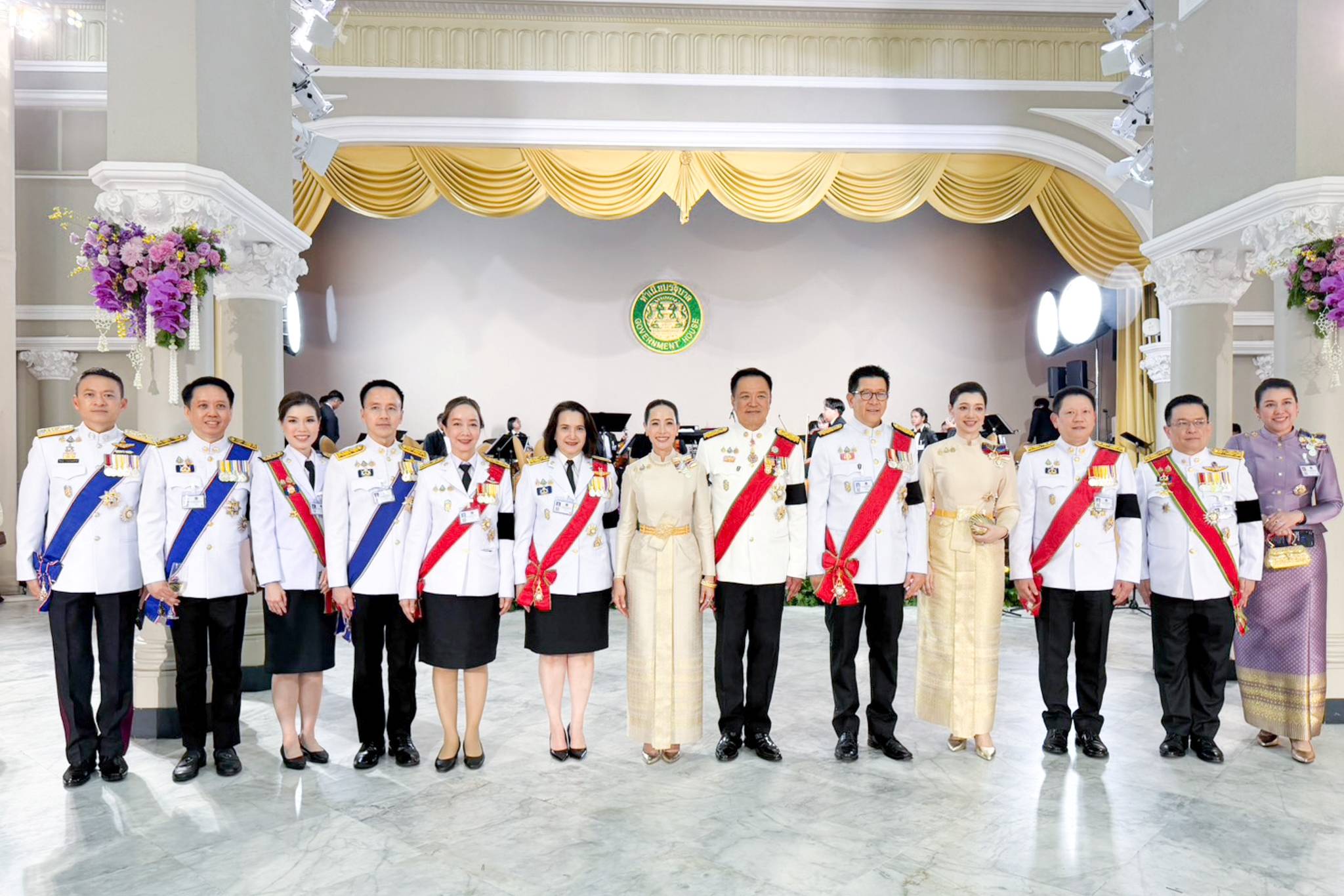 ผู้อำนวยการสำนักงานบริหารหนี้สาธารณะร่วมงานสโมสรสันนิบาตเฉลิมพระเกียรติ เนื่องในโอกาสพระราชพิธีมหามงคลเฉลิมพระชนมพรรษา 4 รอบ สมเด็จพระนางเจ้าฯ พระบรมราชินี
