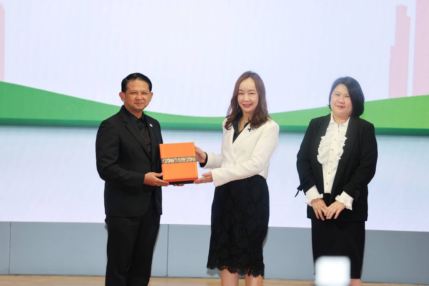 สำนักงานบริหารหนี้สาธารณะ เข้าร่วมงานแถลงข่าวความสำเร็จของการจำหน่ายพันธบัตรเพื่ออนุรักษ์สิ่งแวดล้อม (Green Bond) ของการไฟฟ้านครหลวง (กฟน.) พ.ศ. 2569 ครั้งที่ 1
