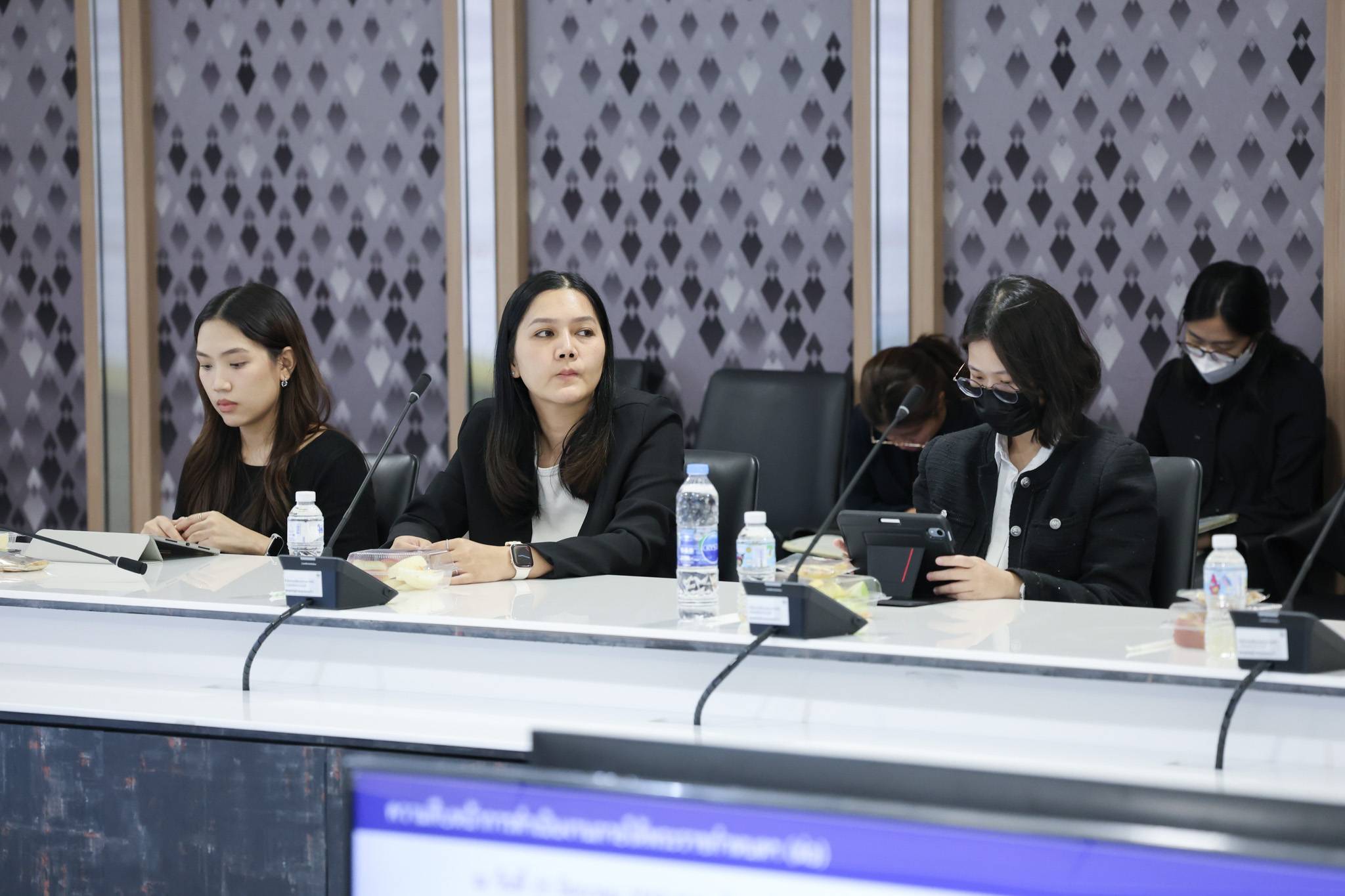 การประชุมคณะกรรมการกลั่นกรองการใช้จ่ายเงินกู้ภายใต้พระราชกำหนดให้อำนาจกระทรวงการคลังกู้เงินเพื่อแก้ไขปัญหาผลกระทบจากสถานการณ์วิกฤตด้านพลังงานและสร้างการเปลี่ยนผ่านด้านพลังงานของประเทศ พ.ศ. 2569 ครั้งที่ 3/2569