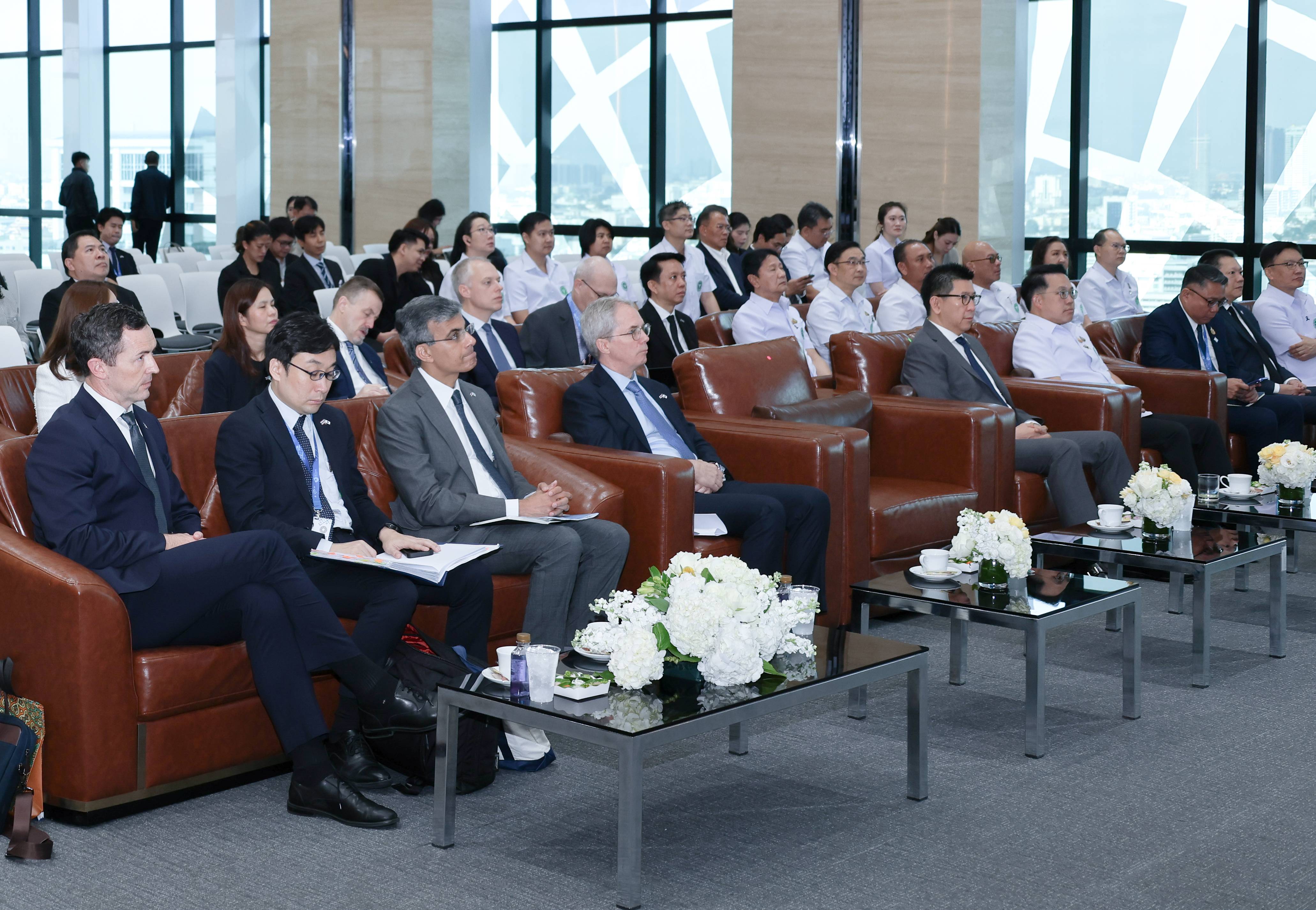 การประชุมหารือทวิภาคีระหว่างรัฐมนตรีว่าการกระทรวงการคลัง และประธานธนาคารพัฒนาเอเชีย (Asian Development Bank: ADB) และพิธีแลกเปลี่ยนสัญญาเงินกู้โครงการรายจ่ายลงทุนเพื่อใช้จ่ายเงินกู้เพื่อพัฒนาเศรษฐกิจและสังคม (โครงการพัฒนาระบบบริการสาธารณสุข สำนักงานปลัดกระทรวงสาธารณสุข กระทรวงสาธารณสุข) (Exchange of the Loan Agreement  for the Thailand Climate-Smart Health Services System Enhancement Project)