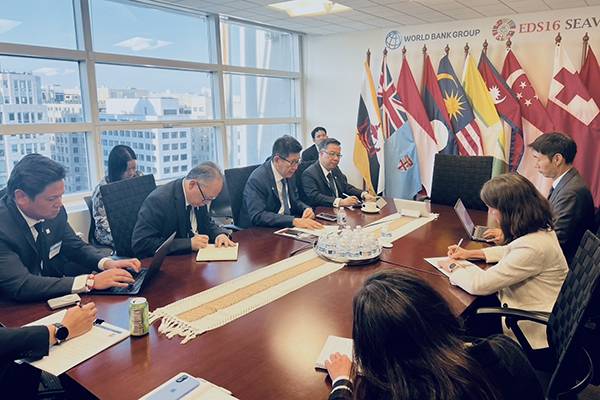 ดร. เอกนิติหารือสามสถาบันจัดอันดับความน่าเชื่อถือระหว่าง การประชุม IMF-WB Spring Meetings