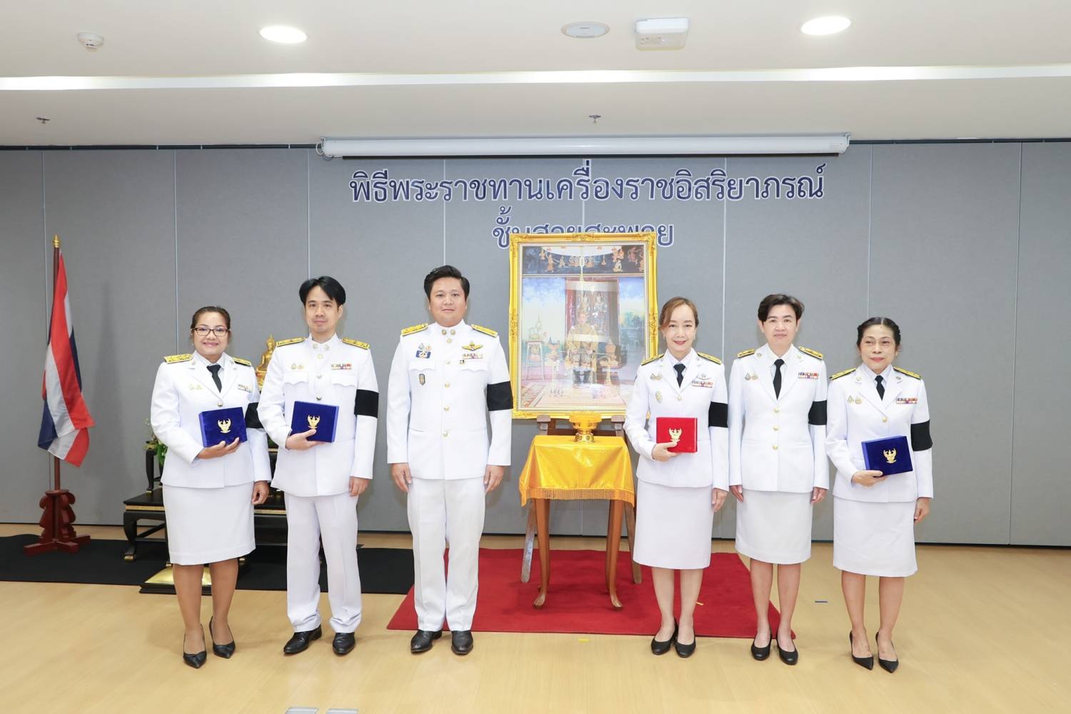 สำนักงานบริหารหนี้สาธารณะจัดพิธีรับพระราชทานเครื่องราชอิสริยาภรณ์ ชั้นสายสะพายประจำปี 2567 และประจำปี 2568