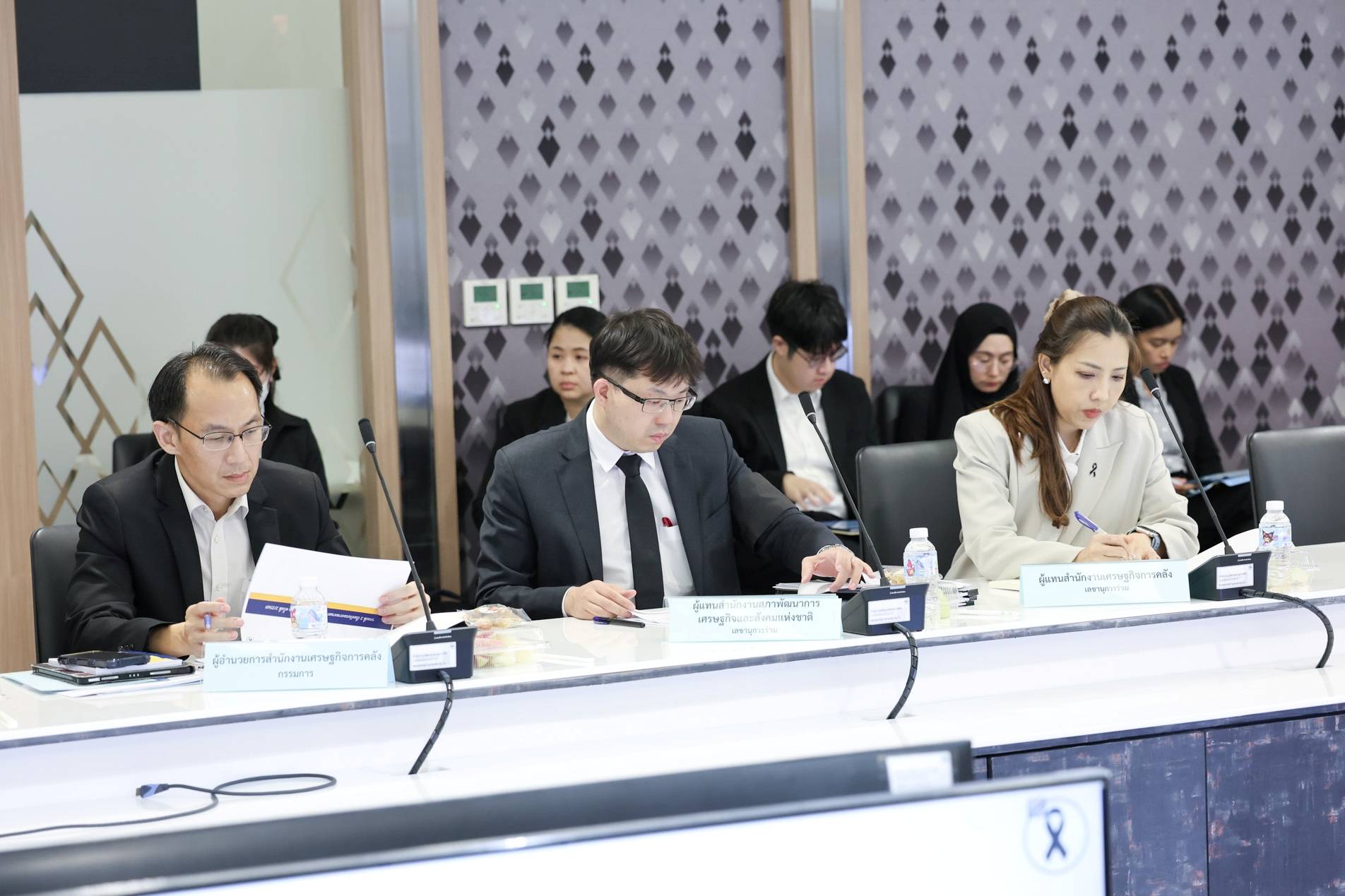 การประชุมคณะกรรมการกลั่นกรองการใช้จ่ายเงินกู้ภายใต้พระราชกำหนดให้อำนาจกระทรวงการคลังกู้เงินเพื่อแก้ไขปัญหาผลกระทบจากสถานการณ์วิกฤตด้านพลังงานและสร้างการเปลี่ยนผ่านด้านพลังงานของประเทศ พ.ศ. 2569 ครั้งที่ 3/2569
