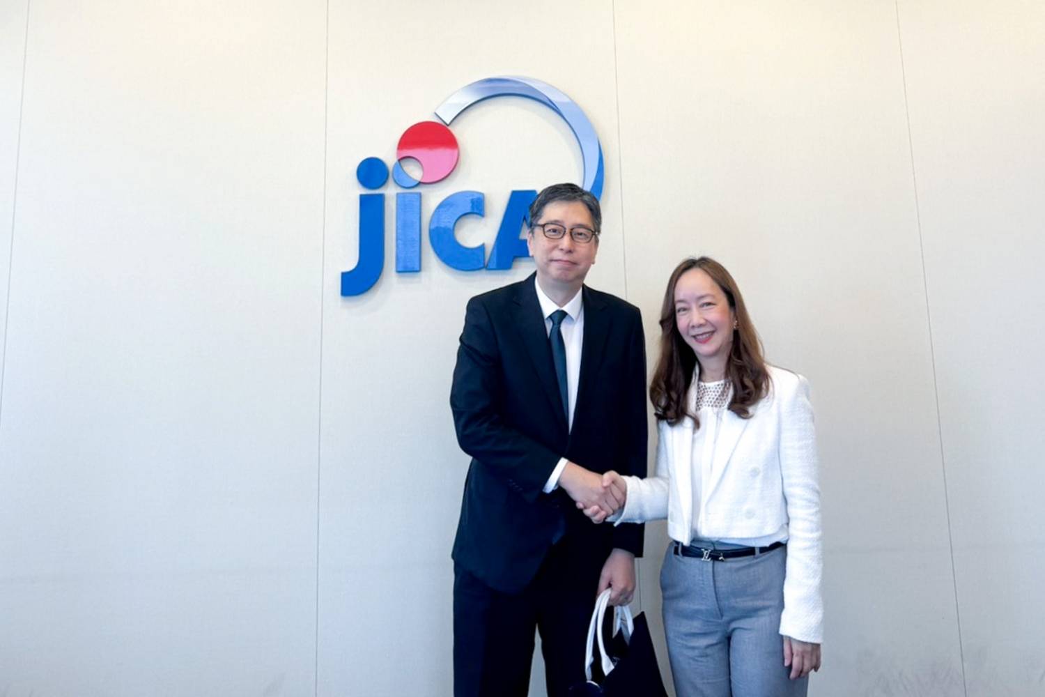 คณะผู้แทน สบน. เข้าพบผู้บริหาร JICA เพื่อติดตามโครงการ ODA และหารือความร่วมมือเพื่อการพัฒนาระหว่างไทย–ญี่ปุ่น ณ JICA Headquarter ประเทศญี่ปุ่น