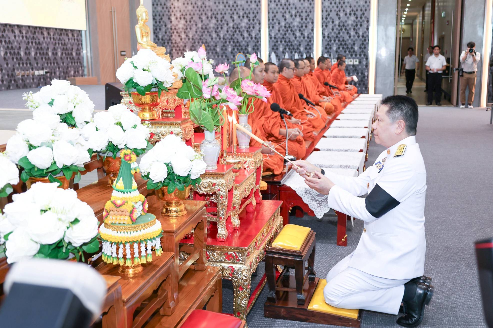สบน. ร่วมพิธีเจริญพระพุทธมนต์และทำบุญตักบาตร ถวายเป็นพระกุศลแด่สมเด็จพระอริยวงศาคตญาณ สมเด็จพระสังฆราช สกลมหาสังฆปริณายก เนื่องในโอกาสฉลองพระชนมายุ 99 พรรษา