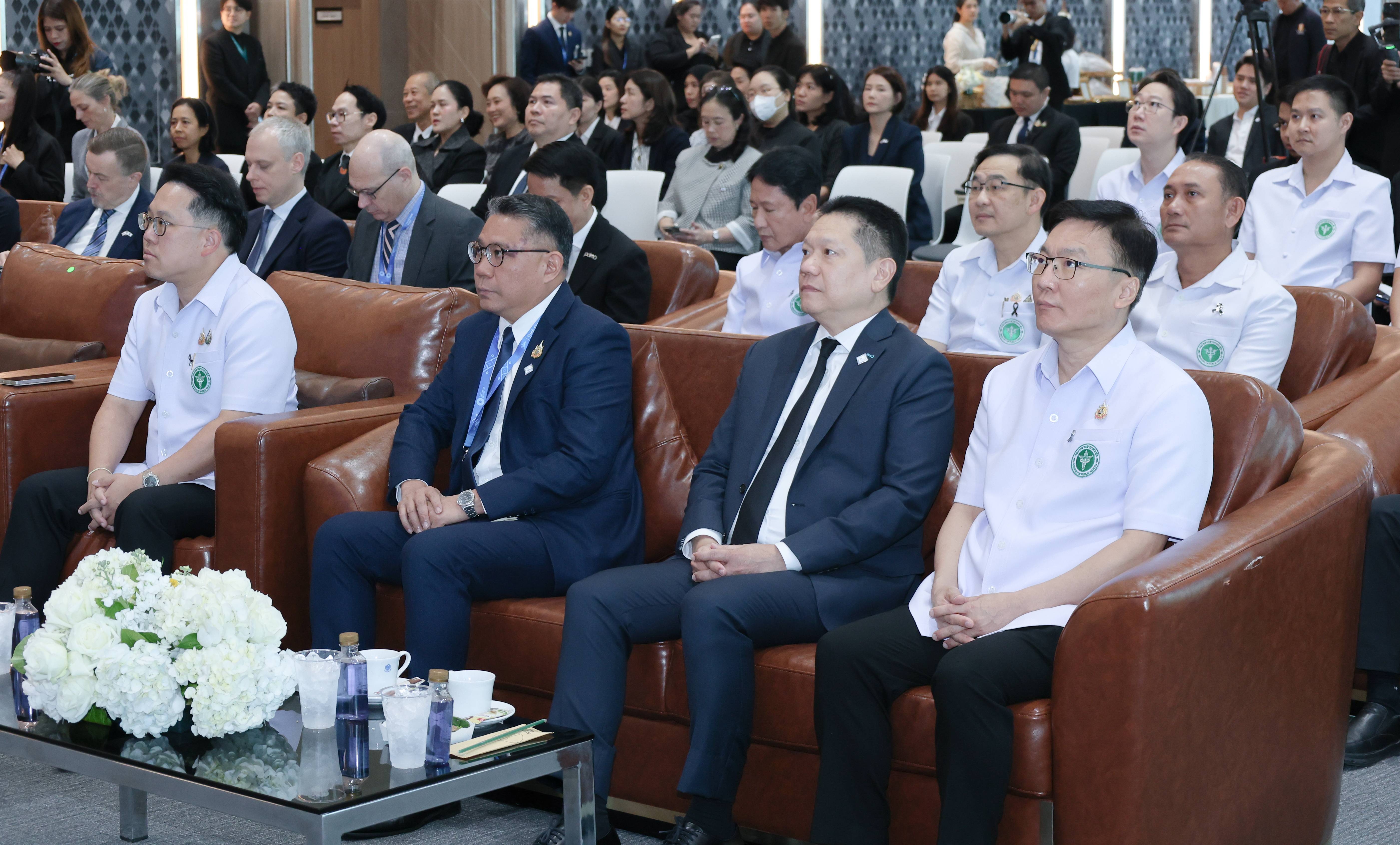 การประชุมหารือทวิภาคีระหว่างรัฐมนตรีว่าการกระทรวงการคลัง และประธานธนาคารพัฒนาเอเชีย (Asian Development Bank: ADB) และพิธีแลกเปลี่ยนสัญญาเงินกู้โครงการรายจ่ายลงทุนเพื่อใช้จ่ายเงินกู้เพื่อพัฒนาเศรษฐกิจและสังคม (โครงการพัฒนาระบบบริการสาธารณสุข สำนักงานปลัดกระทรวงสาธารณสุข กระทรวงสาธารณสุข) (Exchange of the Loan Agreement  for the Thailand Climate-Smart Health Services System Enhancement Project)