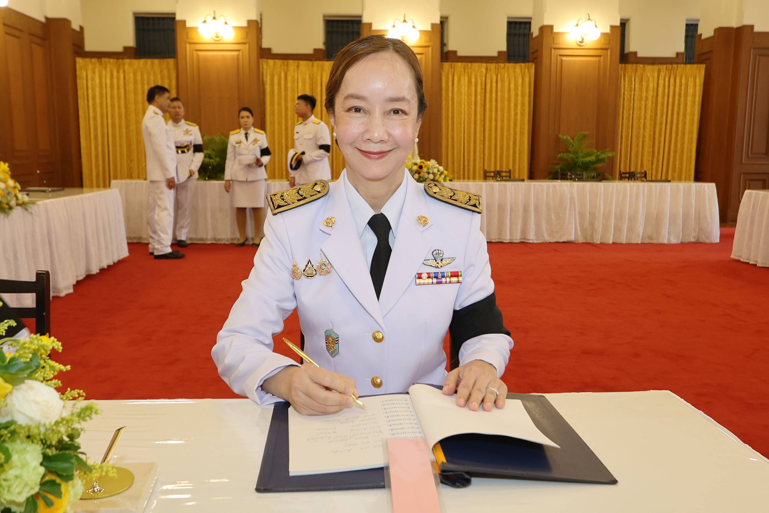 สำนักงานบริหารหนี้สาธารณะทูลเกล้าฯ ถวายแจกันดอกไม้หน้าพระบรมฉายาลักษณ์พระบาทสมเด็จพระเจ้าอยู่หัว เนื่องในโอกาสวันเฉลิมพระชนมพรรษา 28 กรกฎาคม 2569  ณ ศาลาสหทัยสมาคม ในพระบรมมหาราชวัง