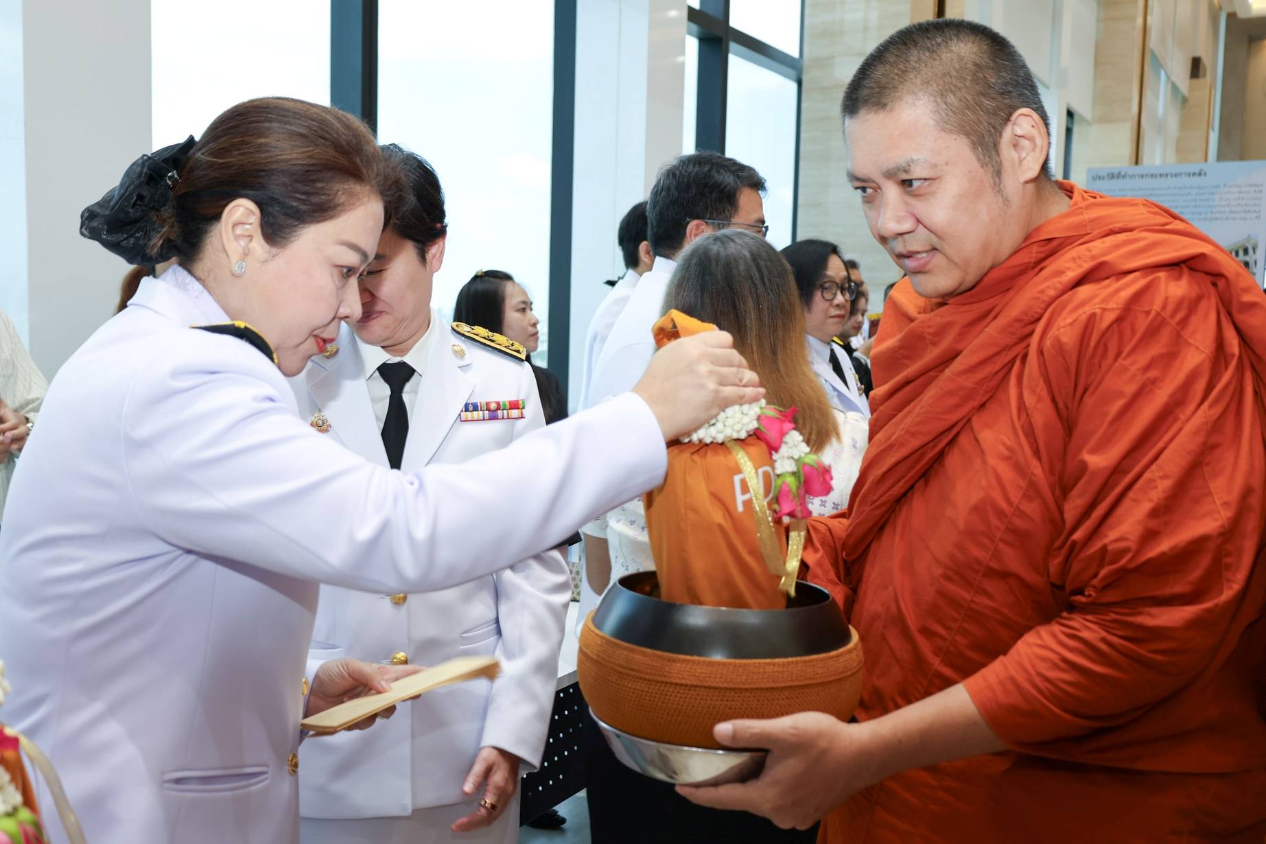 สบน. ร่วมพิธีเจริญพระพุทธมนต์และทำบุญตักบาตร ถวายเป็นพระกุศลแด่สมเด็จพระอริยวงศาคตญาณ สมเด็จพระสังฆราช สกลมหาสังฆปริณายก เนื่องในโอกาสฉลองพระชนมายุ 99 พรรษา