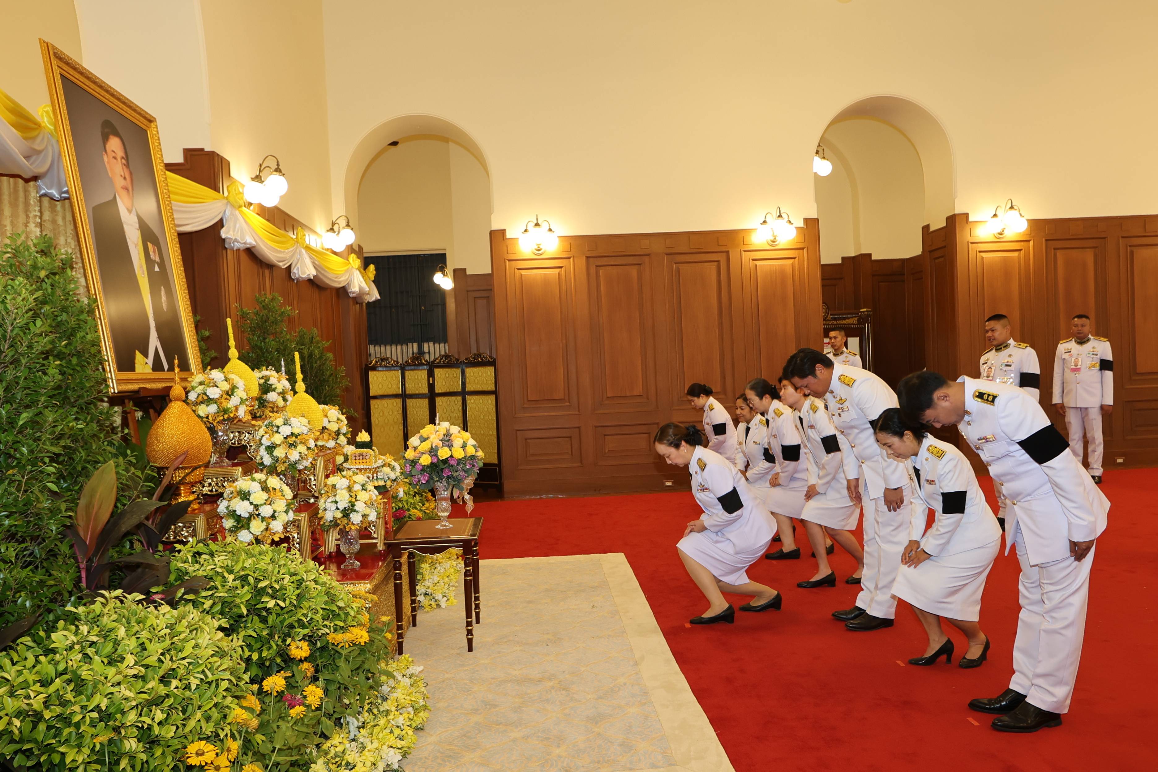 สำนักงานบริหารหนี้สาธารณะทูลเกล้าฯ ถวายแจกันดอกไม้หน้าพระบรมฉายาลักษณ์พระบาทสมเด็จพระเจ้าอยู่หัว เนื่องในโอกาสวันเฉลิมพระชนมพรรษา 28 กรกฎาคม 2569  ณ ศาลาสหทัยสมาคม ในพระบรมมหาราชวัง