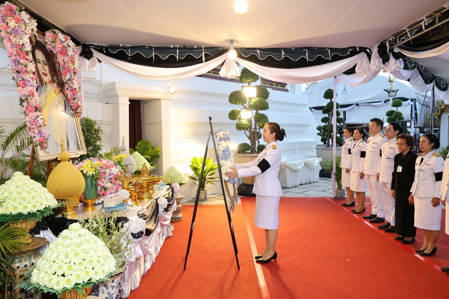 สำนักงานบริหารหนี้สาธารณะ เป็นเจ้าภาพพระพิธีธรรมสวดพระอภิธรรมพระบรมศพสมเด็จพระนางเจ้าสิริกิติ์ พระบรมราชินีนาถ พระบรมราชชนนีพันปีหลวง