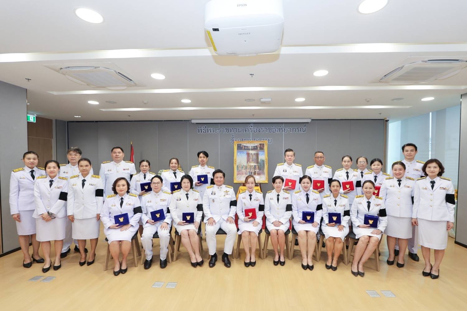สำนักงานบริหารหนี้สาธารณะจัดพิธีรับพระราชทานเครื่องราชอิสริยาภรณ์ ชั้นสายสะพายประจำปี 2567 และประจำปี 2568