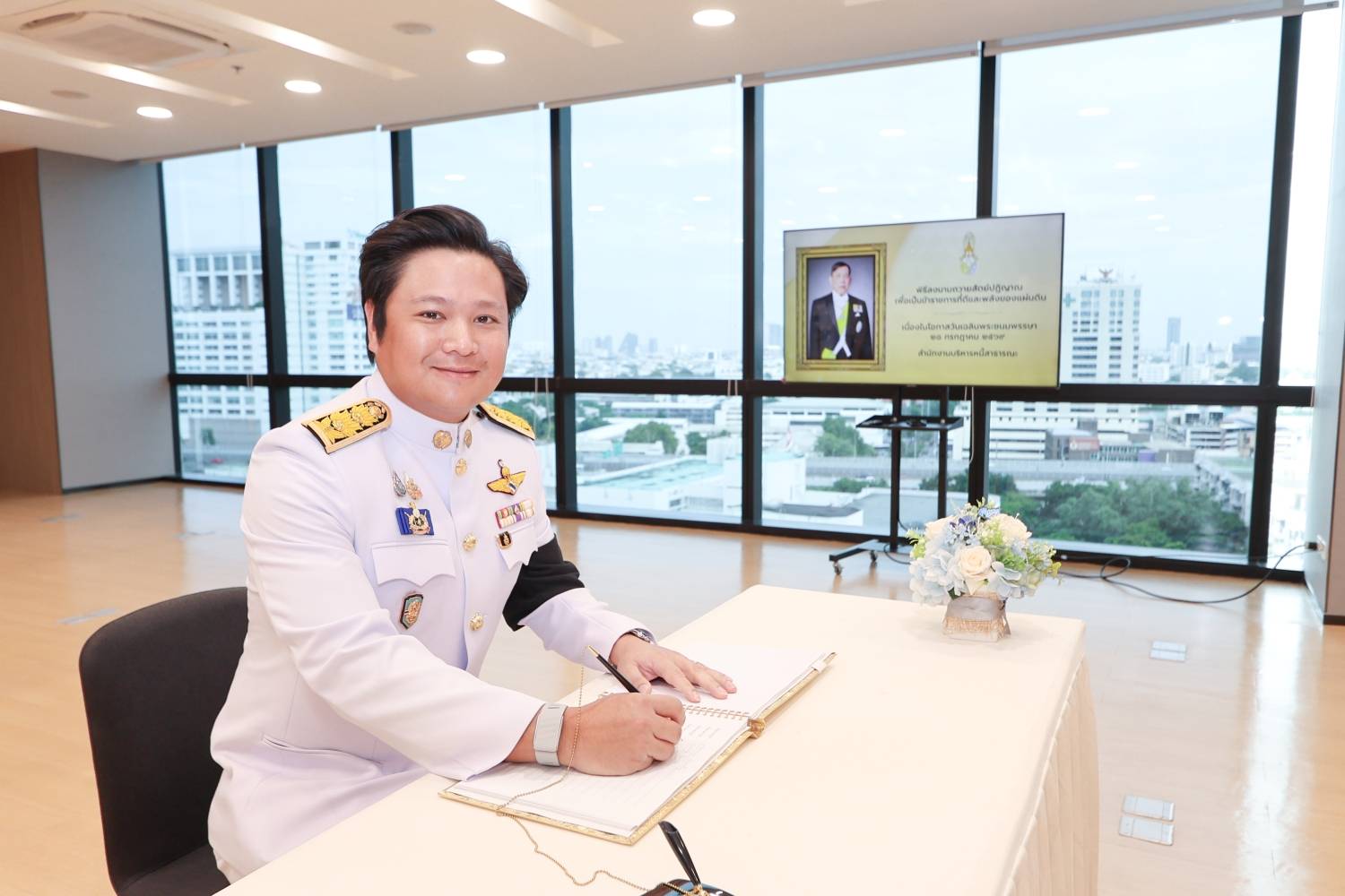พิธีลงนามถวายพระพรชัยมงคลพระบาทสมเด็จพระเจ้าอยู่หัวและถวายสัตย์ปฏิญาณเพื่อเป็นข้าราชการที่ดีและพลังของแผ่นดิน เนื่องในโอกาสวันเฉลิมพระชนมพรรษา28 กรกฎาคม 2569