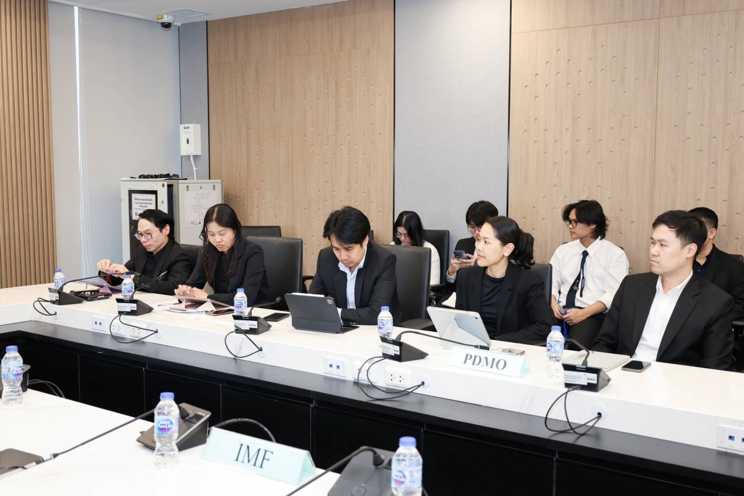 การประชุมหารือระหว่างผู้แทนสำนักงานบริหารหนี้สาธารณะกับกองทุนการเงินระหว่างประเทศ (International Monetary Fund : IMF) 28/5/69
