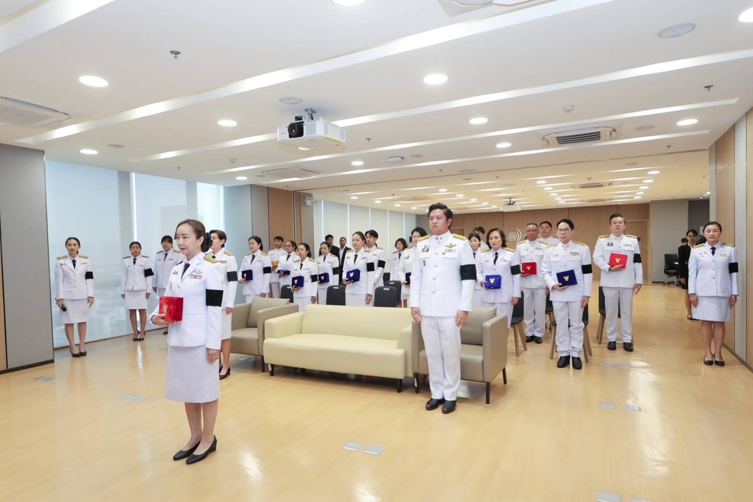 สำนักงานบริหารหนี้สาธารณะจัดพิธีรับพระราชทานเครื่องราชอิสริยาภรณ์ ชั้นสายสะพายประจำปี 2567 และประจำปี 2568