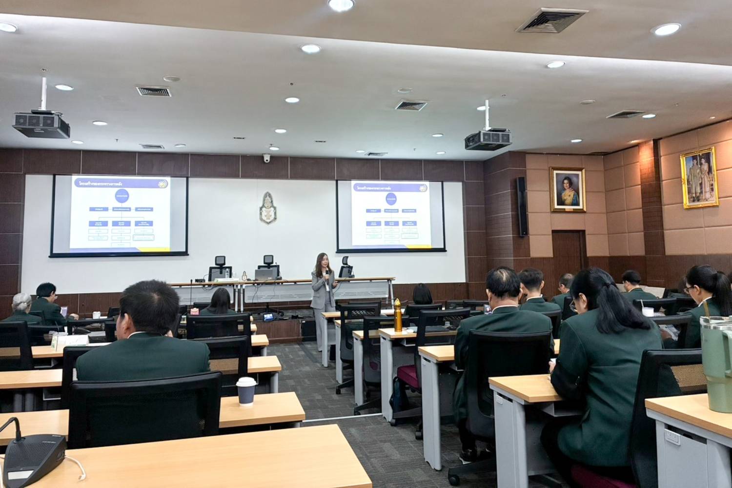 ผู้อำนวยการสำนักงานบริหารหนี้สาธารณะ เป็นวิทยากรบรรยายในหลักสูตรประกาศนียบัตรชั้นสูงการบริหารเศรษฐกิจสาธารณะสำหรับนักบริหารระดับสูง รุ่นที่ 24 ณ สถาบันพระปกเกล้า