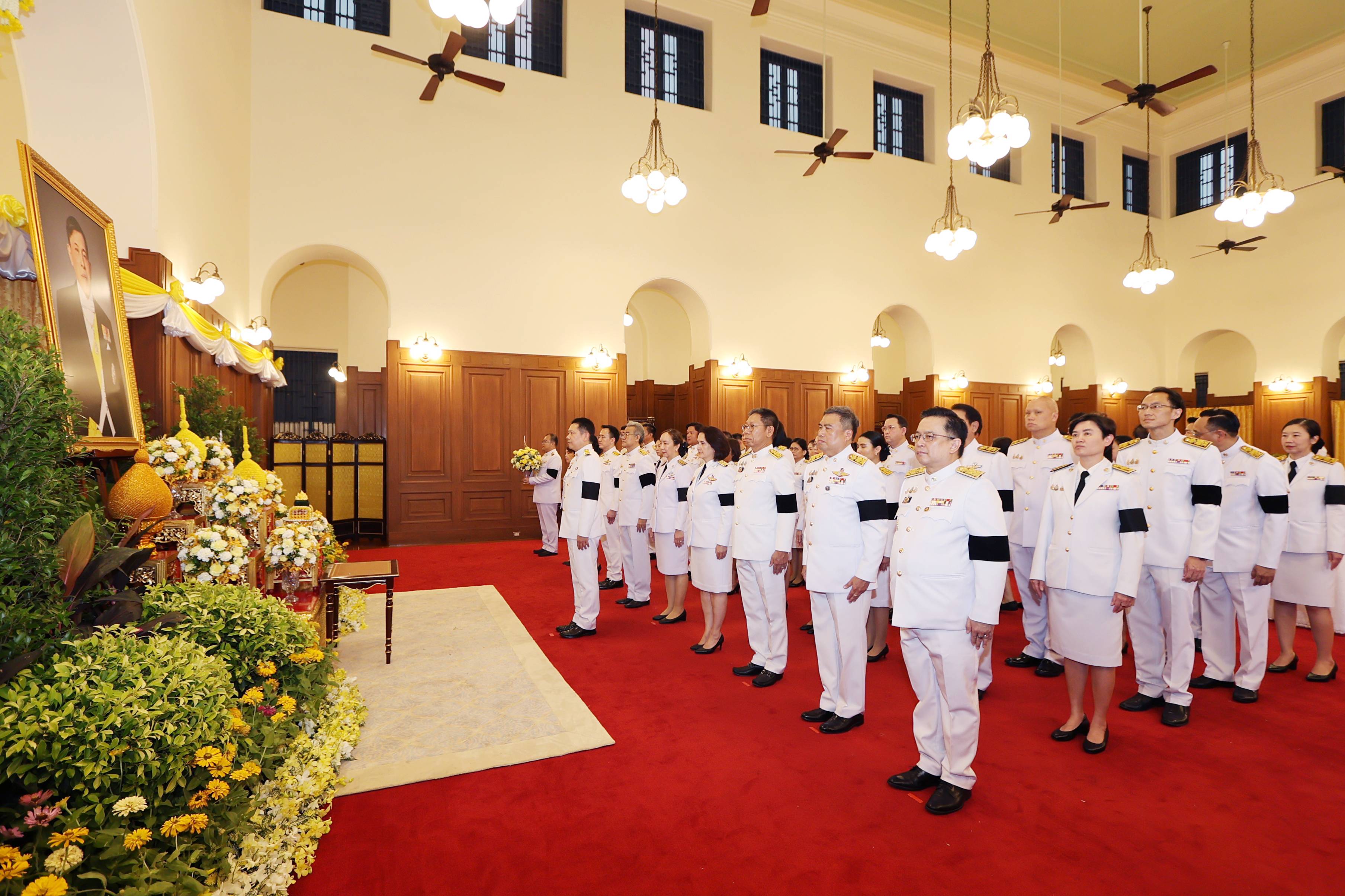 สำนักงานบริหารหนี้สาธารณะทูลเกล้าฯ ถวายแจกันดอกไม้หน้าพระบรมฉายาลักษณ์พระบาทสมเด็จพระเจ้าอยู่หัว เนื่องในโอกาสวันเฉลิมพระชนมพรรษา 28 กรกฎาคม 2569  ณ ศาลาสหทัยสมาคม ในพระบรมมหาราชวัง