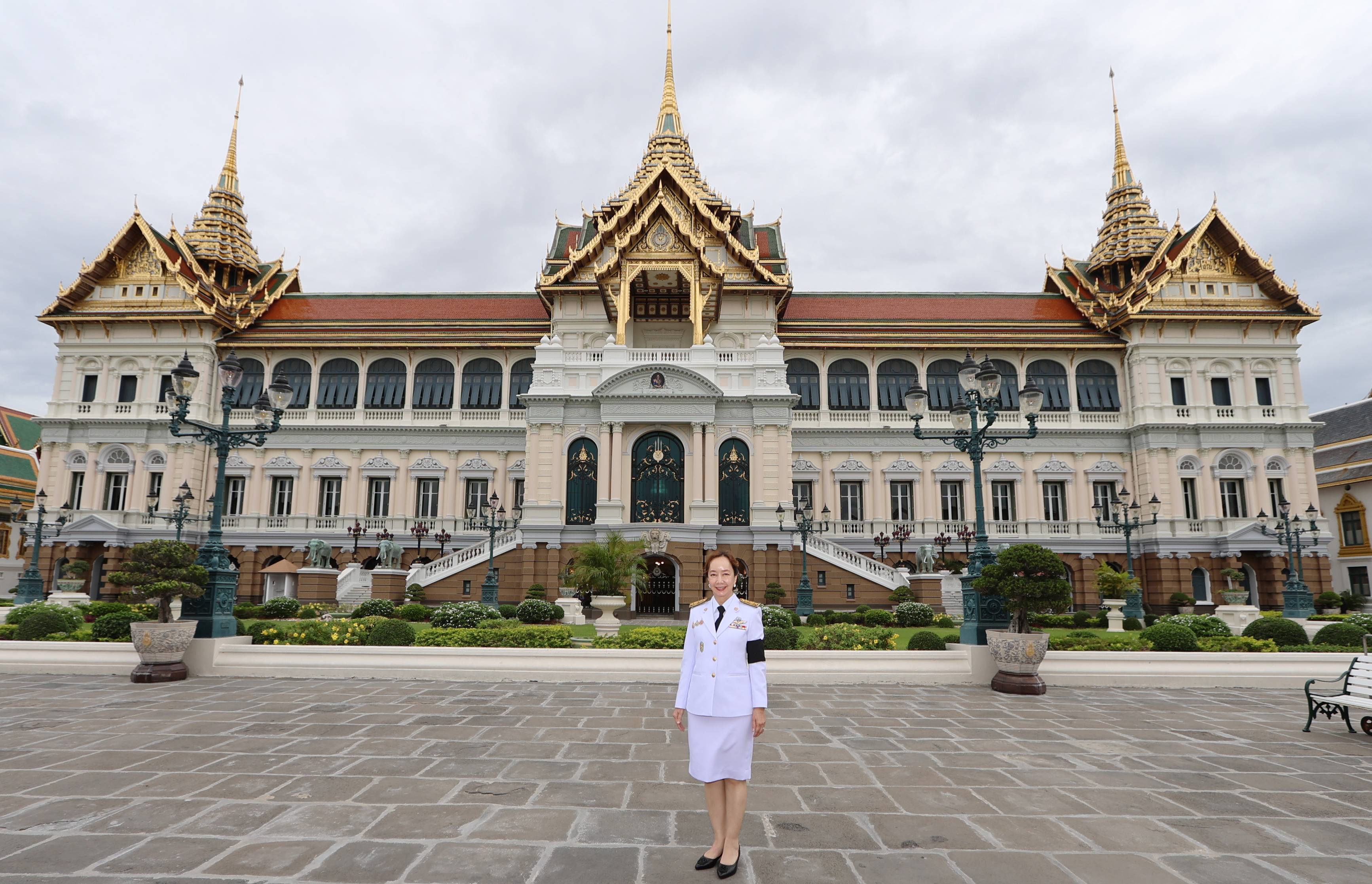 นางจินดารัตน์ วิริยะทวีกุล ผู้อำนวยการสำนักงานบริหารหนี้สาธารณะ เป็นผู้แทนกระทรวงการคลังเข้าเฝ้ารับเสด็จ พระเจ้าวรวงศ์เธอ พระองค์เจ้าสิริภาจุฑาภรณ์ เสด็จแทนพระองค์ ไปในพิธีบำเพ็ญกุศลทักษิณานุปทาน (กงเต็ก) ถวายพระบรมศพ สมเด็จพระนางเจ้าสิริกิติ์ พระบรมราชินีนาถ  พระบรมราชชนนีพันปีหลวง