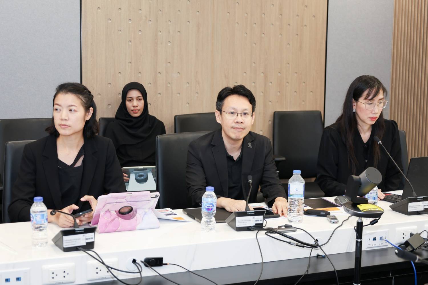 การประชุมหารือระหว่างผู้แทนสำนักงานบริหารหนี้สาธารณะกับกองทุนการเงินระหว่างประเทศ (International Monetary Fund : IMF) 28/5/69