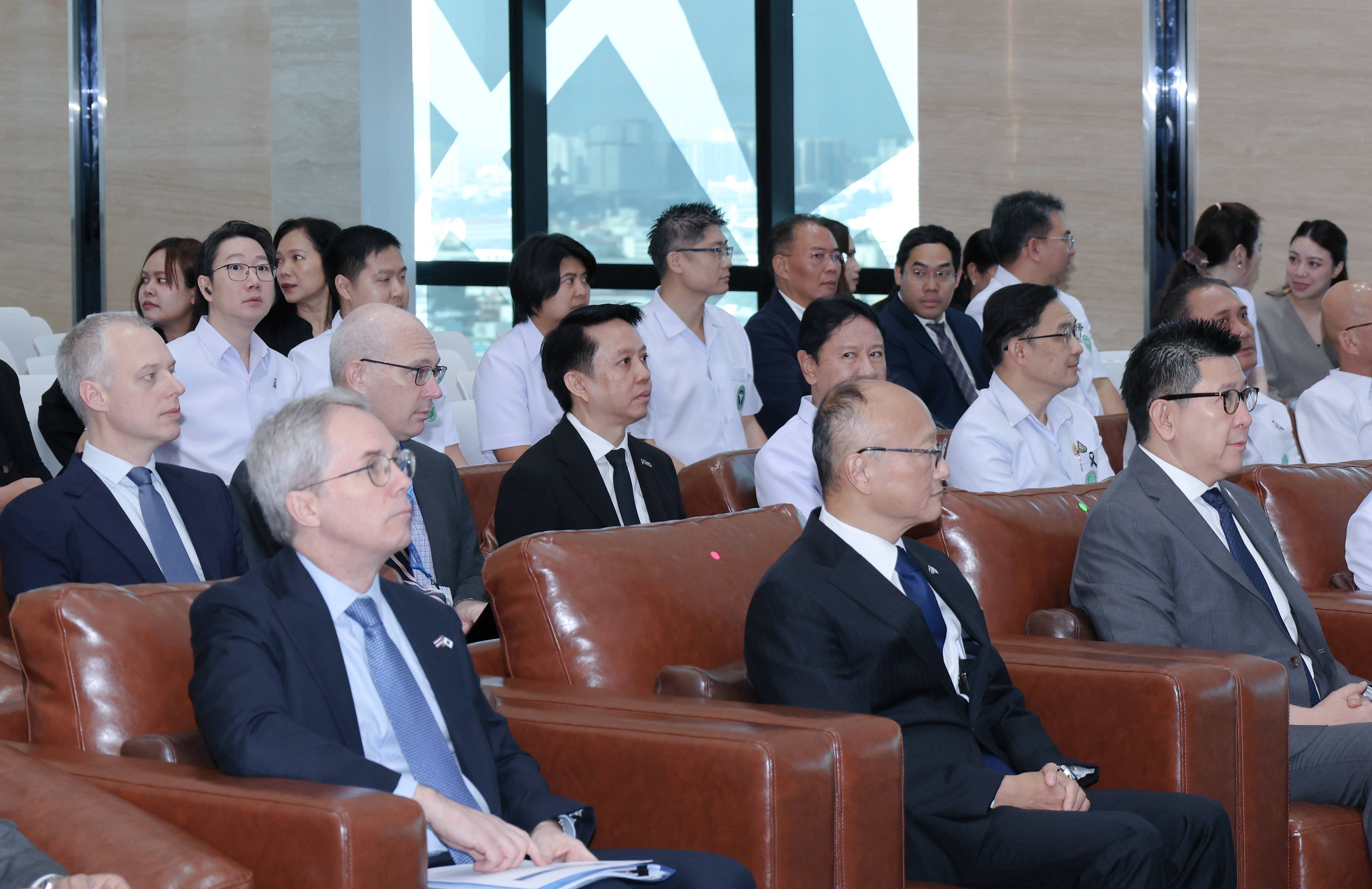 การประชุมหารือทวิภาคีระหว่างรัฐมนตรีว่าการกระทรวงการคลัง และประธานธนาคารพัฒนาเอเชีย (Asian Development Bank: ADB) และพิธีแลกเปลี่ยนสัญญาเงินกู้โครงการรายจ่ายลงทุนเพื่อใช้จ่ายเงินกู้เพื่อพัฒนาเศรษฐกิจและสังคม (โครงการพัฒนาระบบบริการสาธารณสุข สำนักงานปลัดกระทรวงสาธารณสุข กระทรวงสาธารณสุข) (Exchange of the Loan Agreement  for the Thailand Climate-Smart Health Services System Enhancement Project)