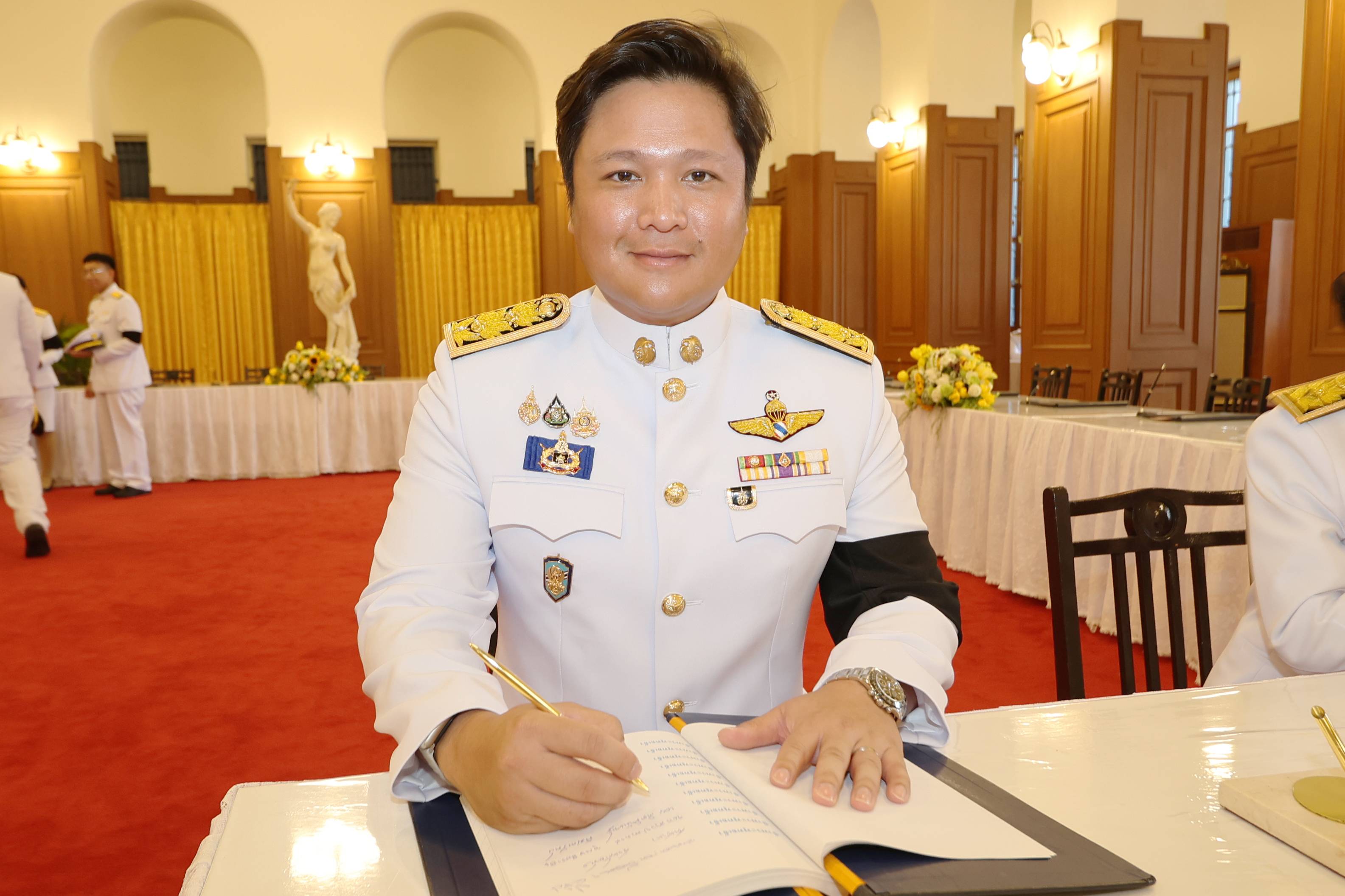 สำนักงานบริหารหนี้สาธารณะทูลเกล้าฯ ถวายแจกันดอกไม้หน้าพระบรมฉายาลักษณ์พระบาทสมเด็จพระเจ้าอยู่หัว เนื่องในโอกาสวันเฉลิมพระชนมพรรษา 28 กรกฎาคม 2569  ณ ศาลาสหทัยสมาคม ในพระบรมมหาราชวัง